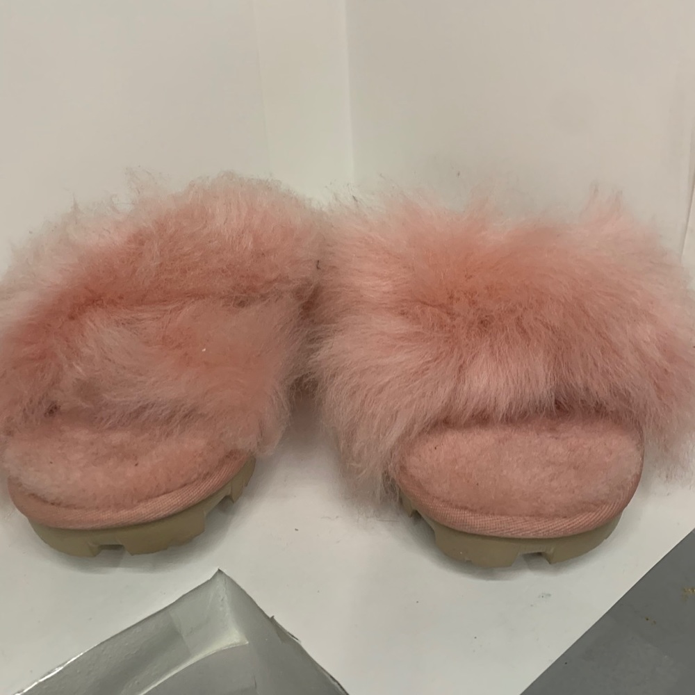 COPY - LIGHT PINK FUR UGG SLIPPERS